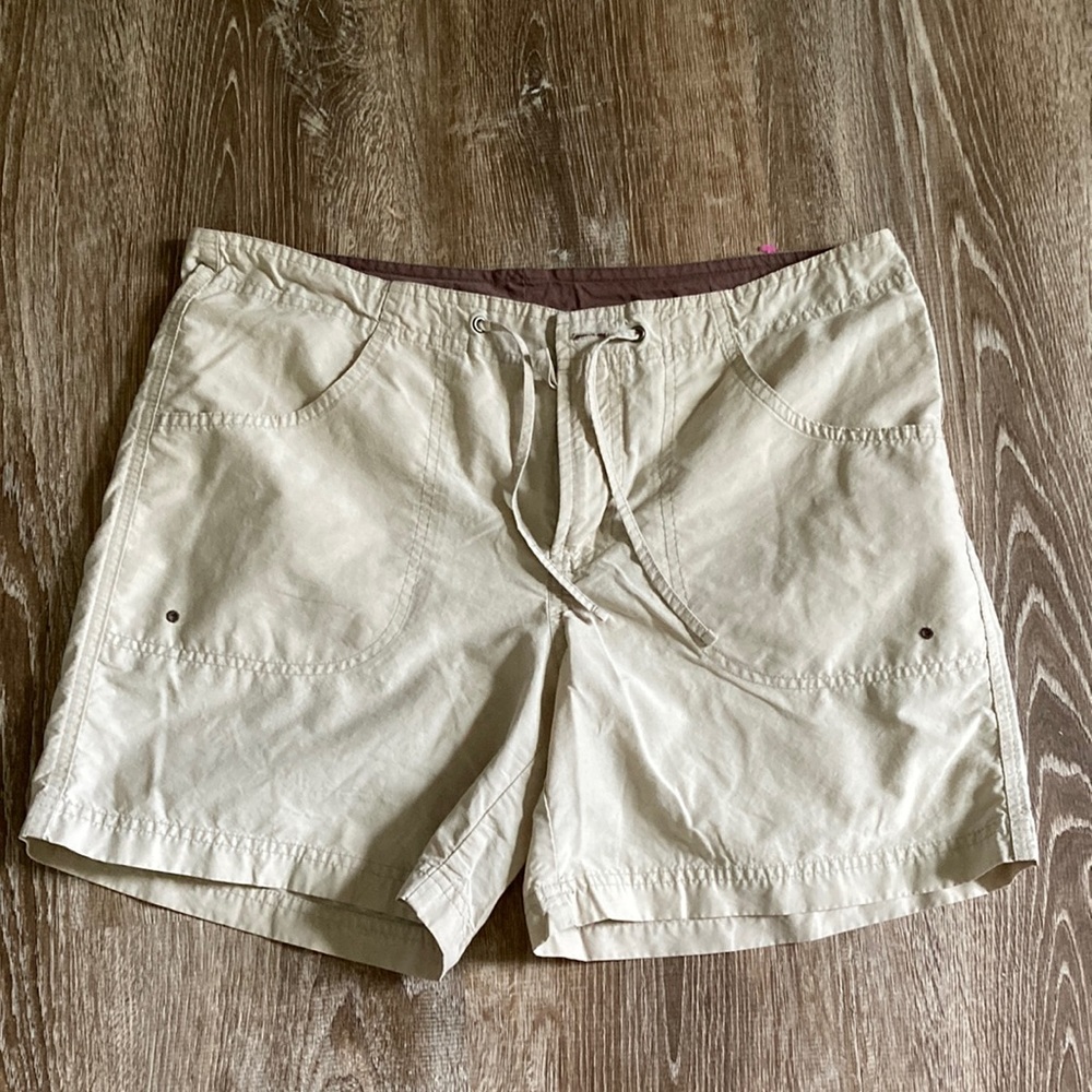 Columbia womens shorts size medium